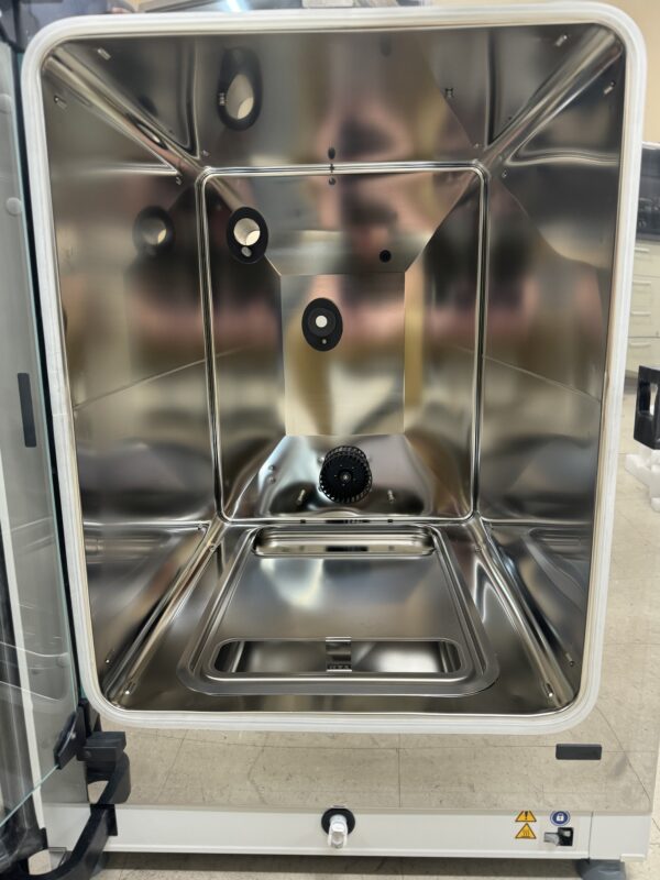 Thermo Scientific Forma Steri-Cycle i160 CO2 Incubator - Image 11