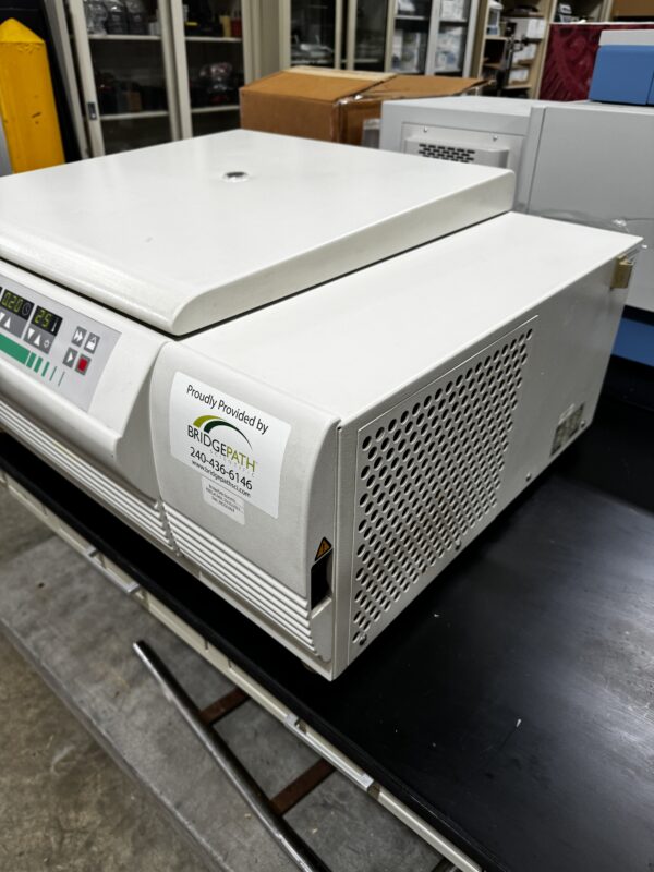 Sorvall Legend RT Refrigerated Centrifuge With Rotor and Buckets - Image 3
