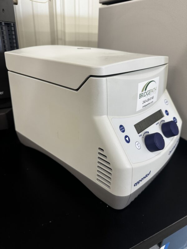 Eppendorf 5424 Microfuge Benchtop Centrifuge - Image 7