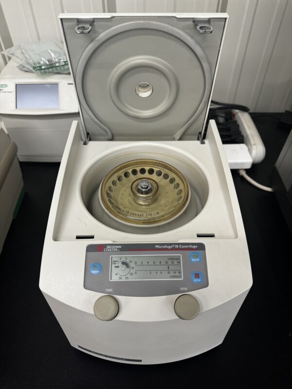 Beckman Microfuge 18 Benchtop Centrifuge - Image 4