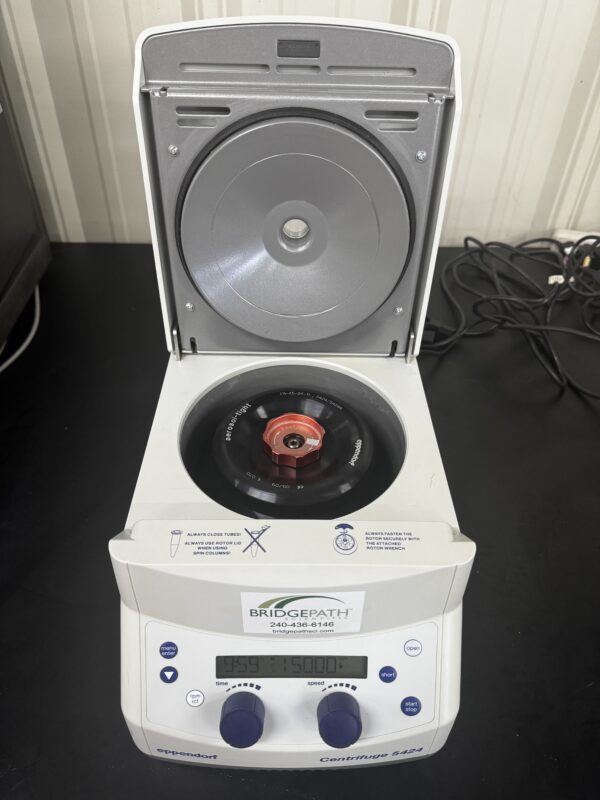 Eppendorf 5424 Microfuge Benchtop Centrifuge - Image 3