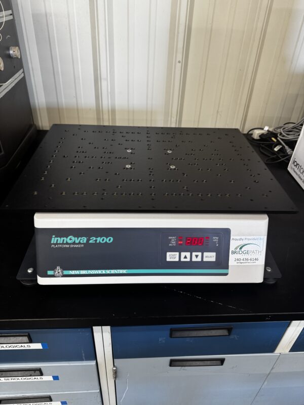 New Brunswick Scientific innOva 2100 Open Air Platform Shaker - Image 3