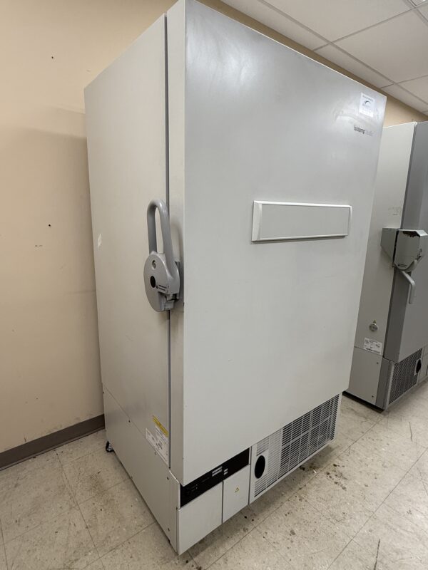 Thermo Fisher Scientific U86-25A4B 25 cu.ft. Ultralow -80C Freezer - Image 3
