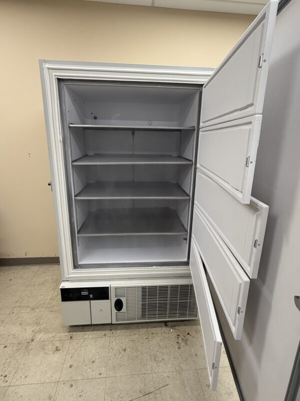 Thermo Fisher Scientific U86-25A4B 25 cu.ft. Ultralow -80C Freezer - Image 6